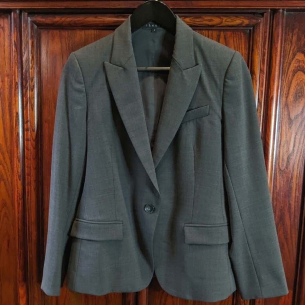 Theory ✨HP✨ Gray Blazer Size 8 Pristine Condition